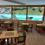 Les Hotell